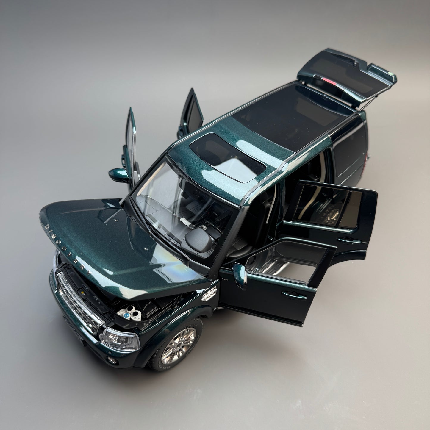 Whelart 1:18 Land Rover Discovery 4 Diecast Car