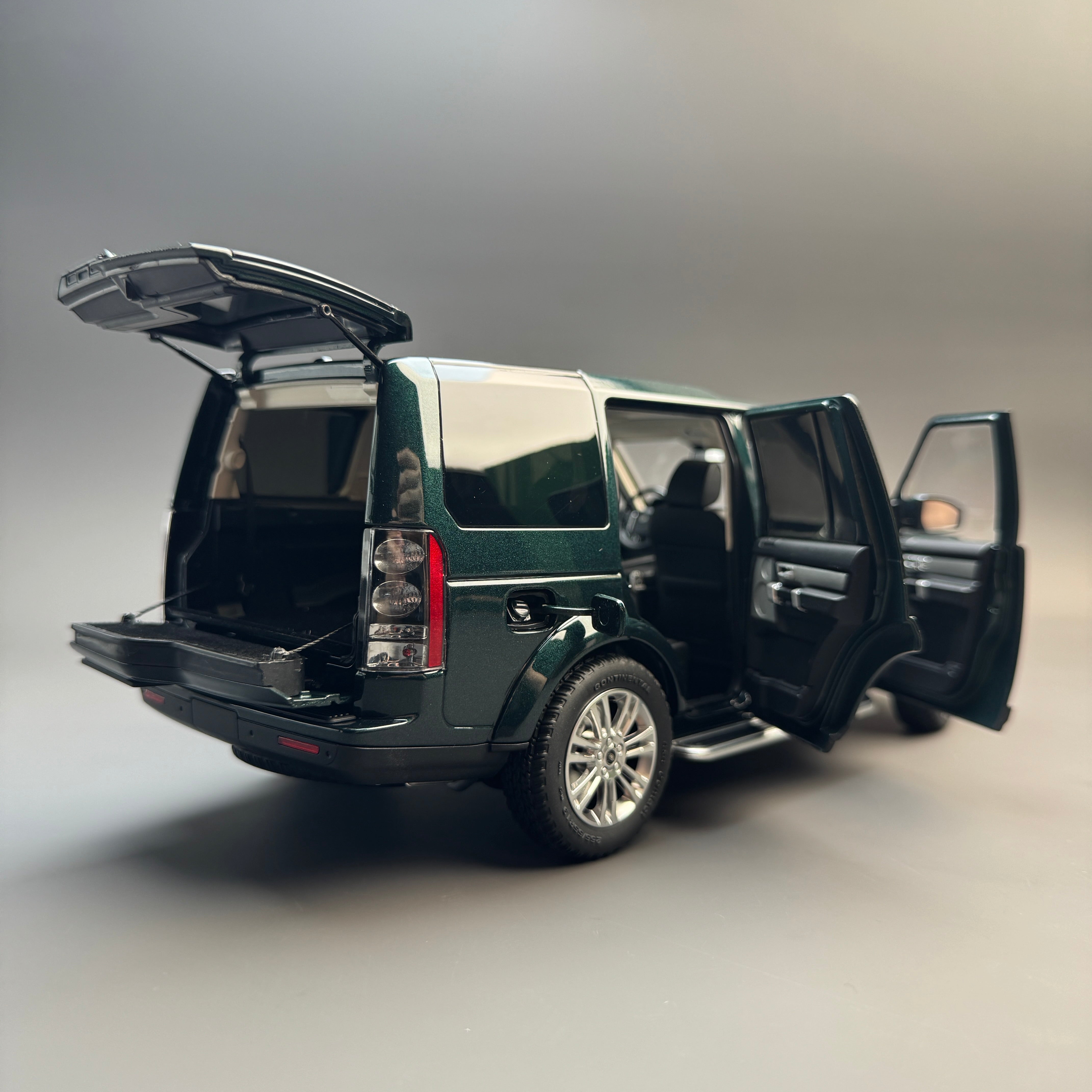 Whelart 1:18 Land Rover Discovery 4 Diecast Car — Black – YX car model