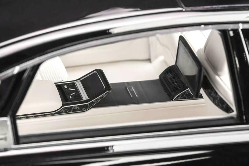 MotorHelix Audi A8 L HORCH 1:18 Resin Model Car
