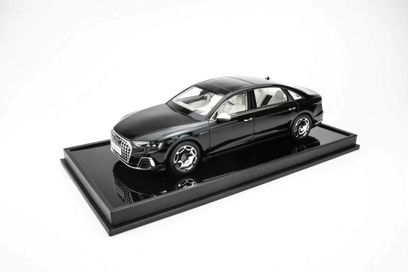 MotorHelix Audi A8 L HORCH 1:18 Resin Model Car