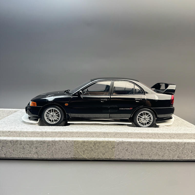 Mitsubishi Lancer Evolution IV Diecast Model – 1:18 Limited Edition
