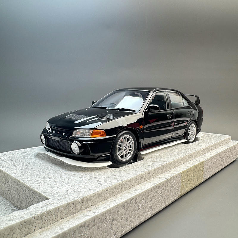 Mitsubishi Lancer Evolution IV Diecast Model – 1:18 Limited Edition