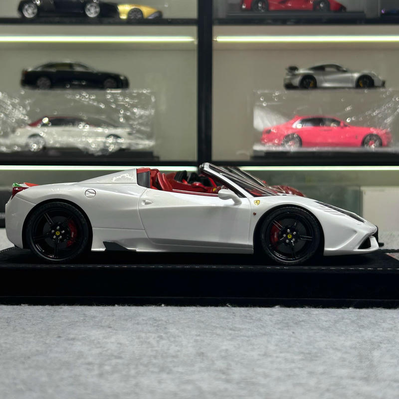 HH Model 1:18 Ferrari 458 Speciale Resin Model Car