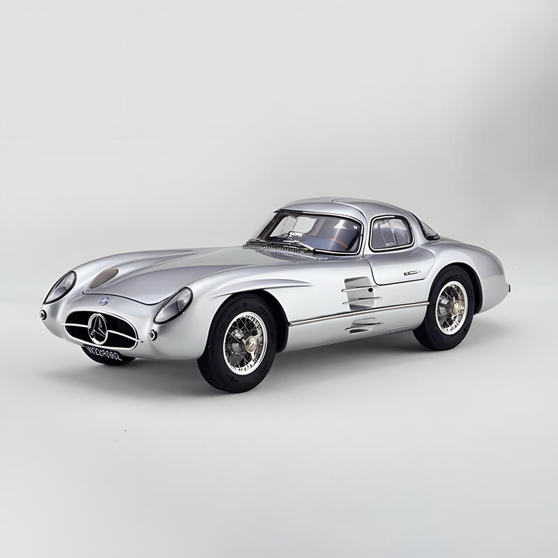CMC 1:18 Mercedes-Benz 300 SLR 1955 Uhlenhaut Coupe Diecast Model – Silver (M-244 / M-245)