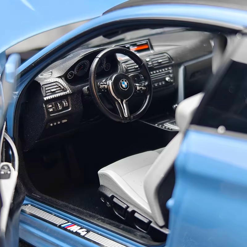 PARAGON 1:18 BMW M4 F82 Alloy Diecast Model – YX car model