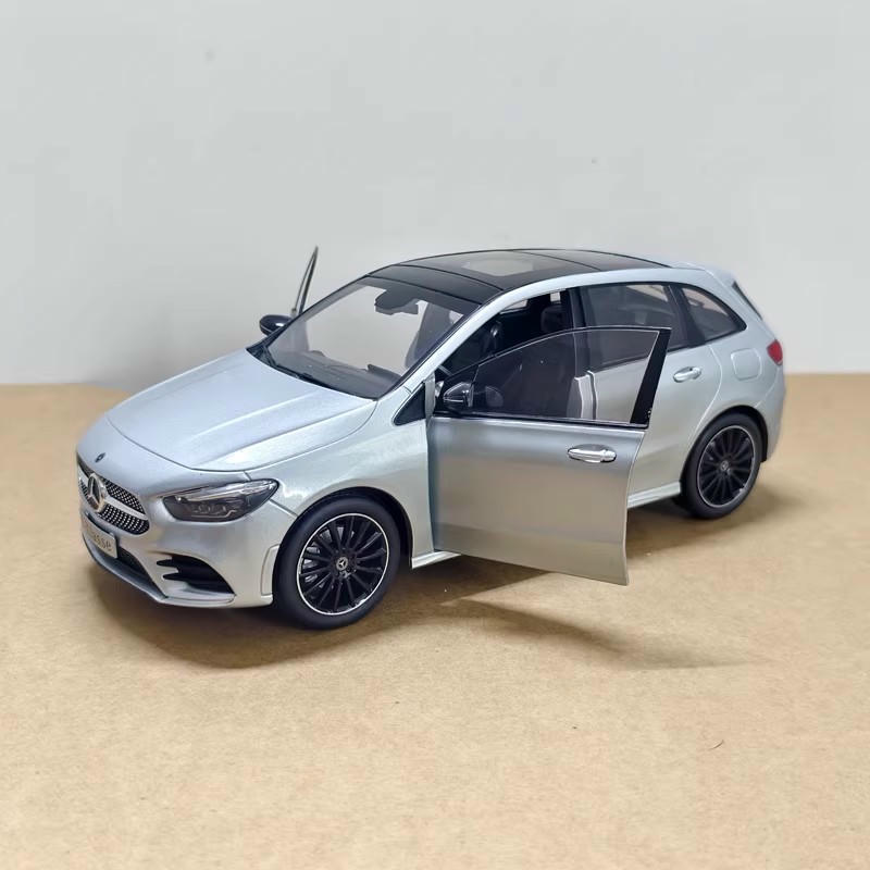 1:18 Mercedes-Benz B-Class MPV Diecast Model