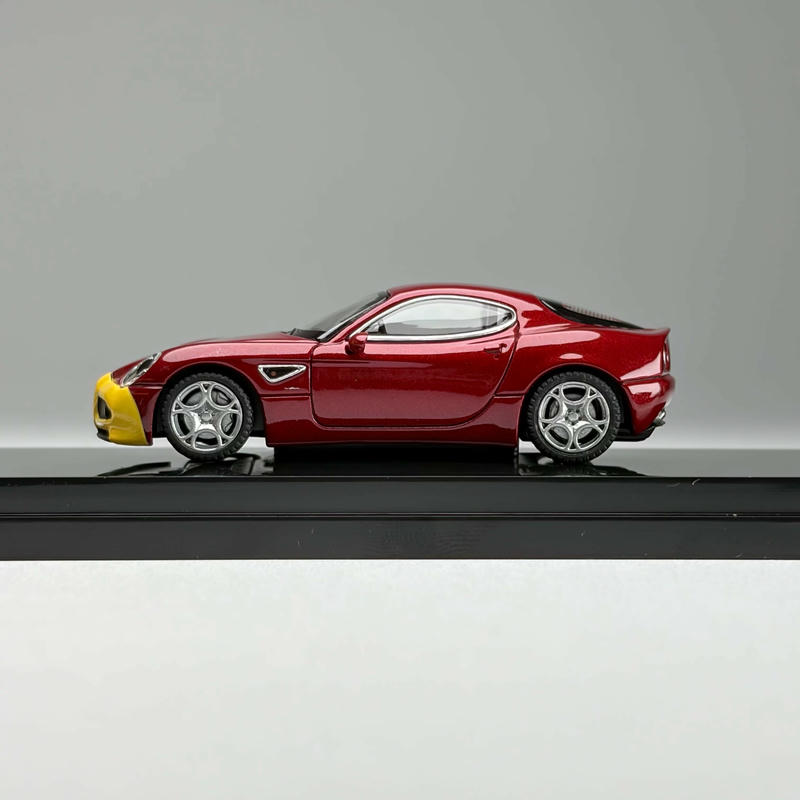 MotorHelix 1:64 Alfa Romeo 8C Competizione (2008) Diecast Model