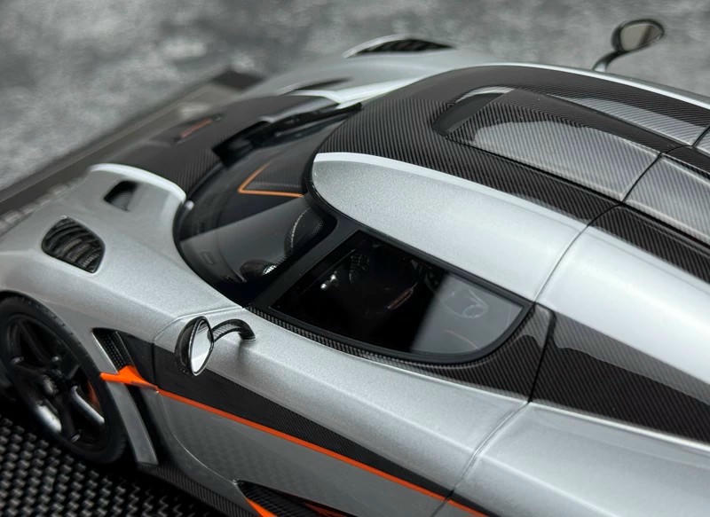 VMB 1:18 Koenigsegg ONE:1 Resin Model – White / Silver