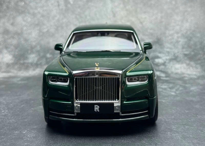 OEM 1:18 Rolls-Royce Phantom VIII Diecast Model – YX car model