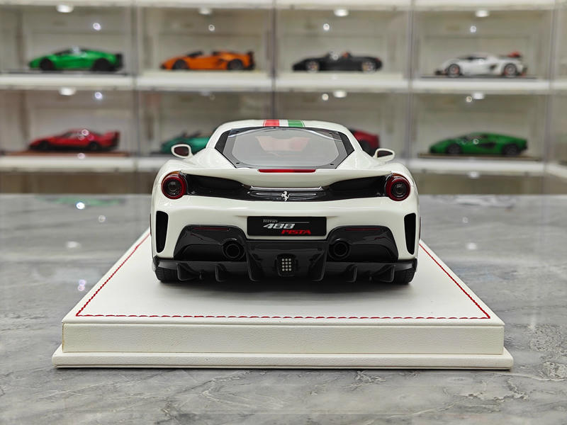 Dino Model 1:18 Ferrari 488 Pista Resin (Fully Open) Model
