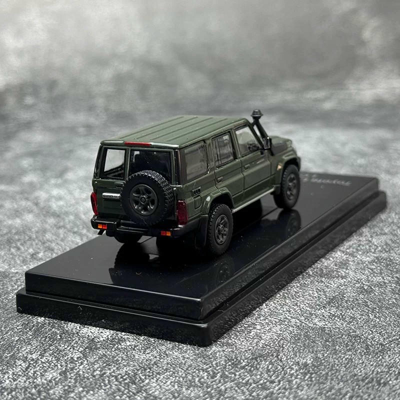 PARA 1:64 Toyota Land Cruiser 76 2014 Diecast Model Car