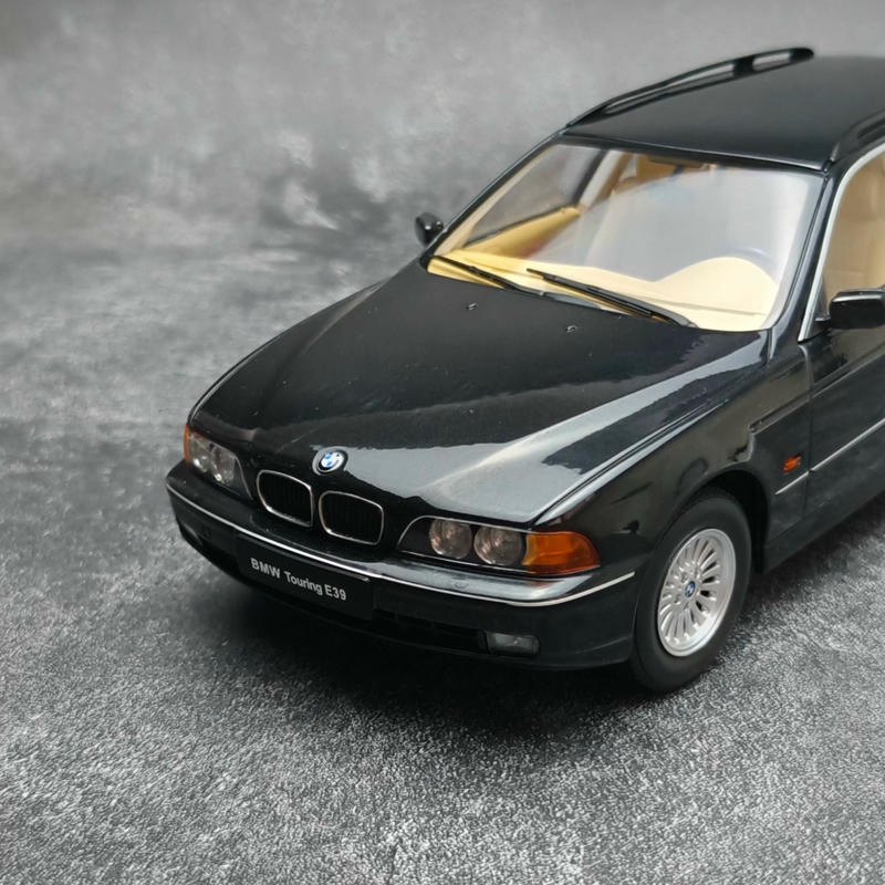 Triple9 1:18 BMW 5 Series Touring (E39) 1998 Diecast Model