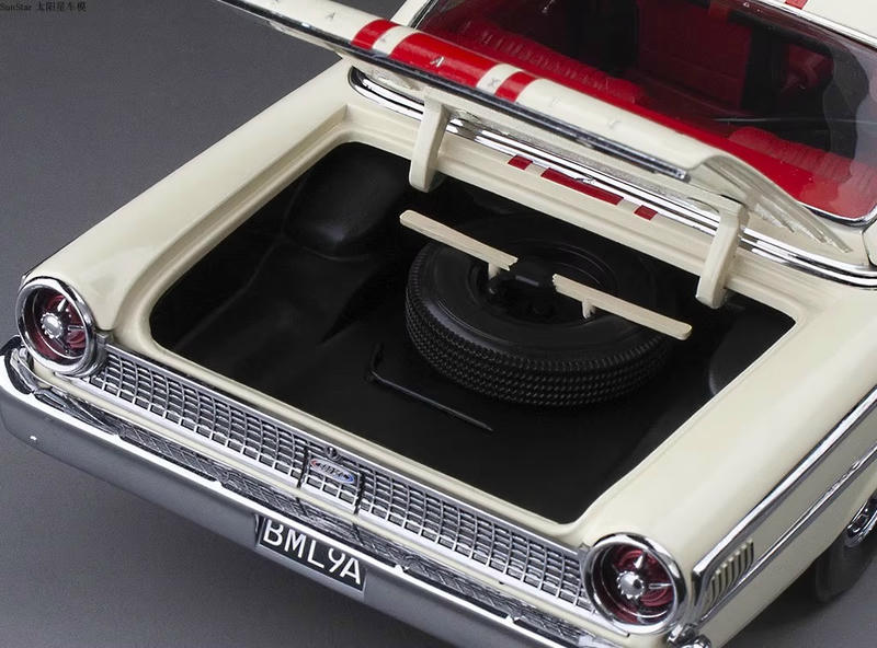 Sunstar 1:18 1963 Ford Galaxie 500XL Alloy Model