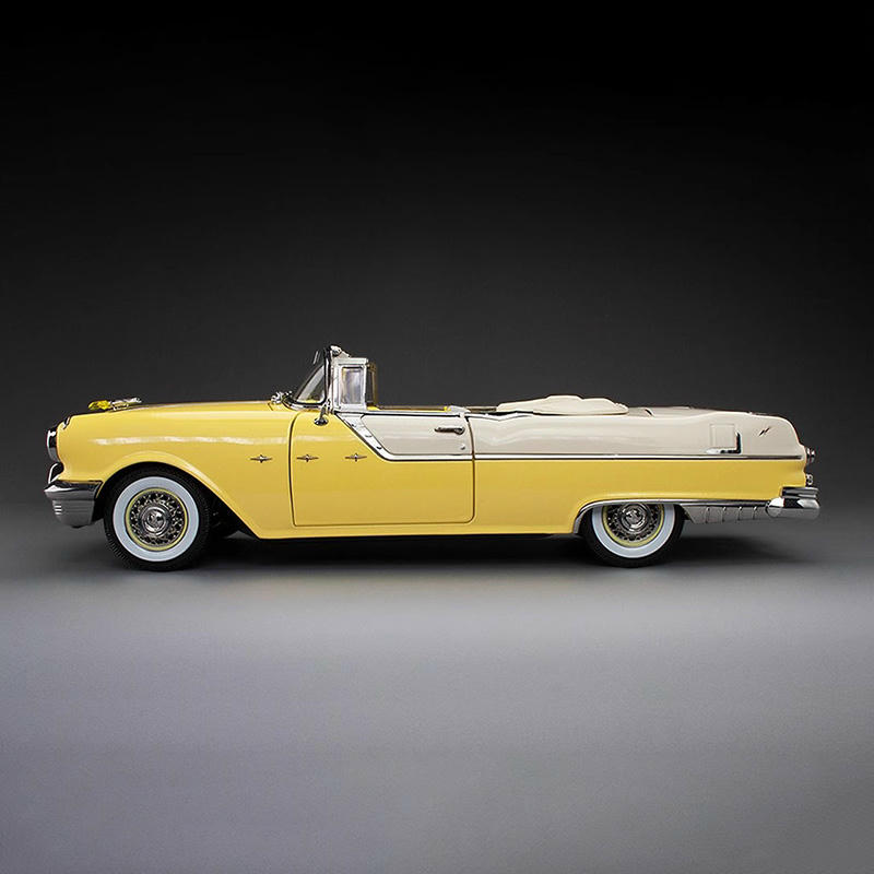 SunStar 1:18 1955 Pontiac Star Chief Diecast Model