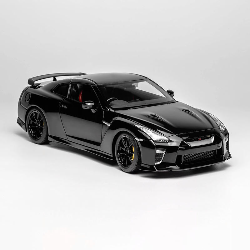 MotorHelix 1:18 Nissan GT-R (R35) Track Edition