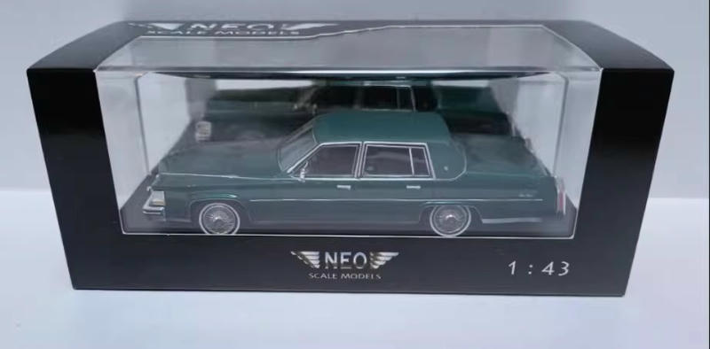 NEO 1:43 Cadillac Fleetwood 1982 Resin Model