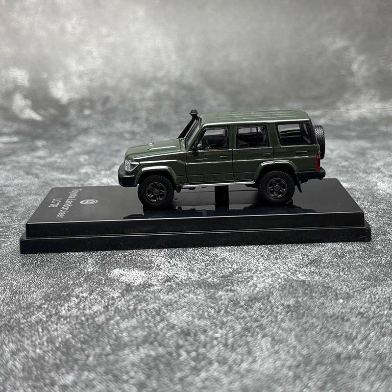 PARA 1:64 Toyota Land Cruiser 76 2014 Diecast Model Car