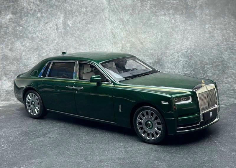 OEM 1:18 Rolls-Royce Phantom VIII Diecast Model