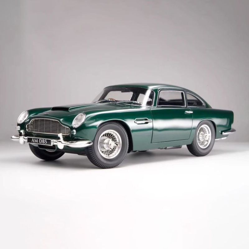 Auto   1/18 For Aston Martin V12