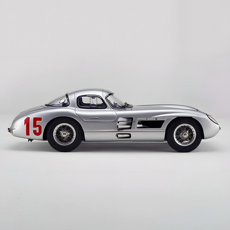 CMC 1:18 Mercedes-Benz 300 SLR 1955 Uhlenhaut Coupe Diecast Model – Silver (M-244 / M-245)