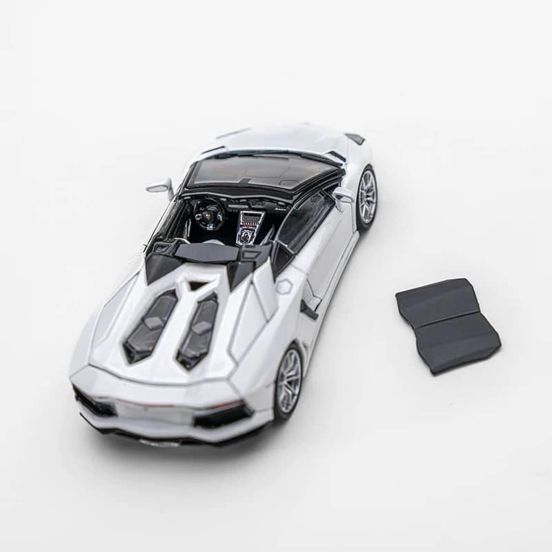 CLASSIC GARAGE 1:64 Lamborghini Aventador LP700-4 Roadster Diecast Model