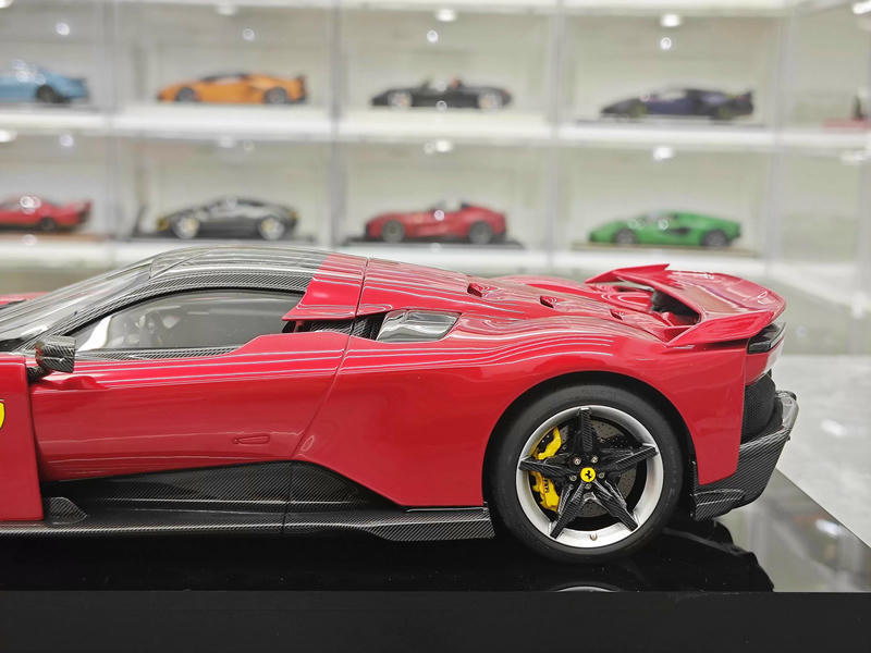 Amalgam 1:18 Ferrari F80 Resin Model Car