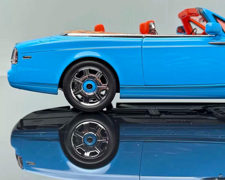 KYOSHO 1/18 Rolls-Royce Phantom Two-door Retro Sports Car Simulation Alloy Car Model