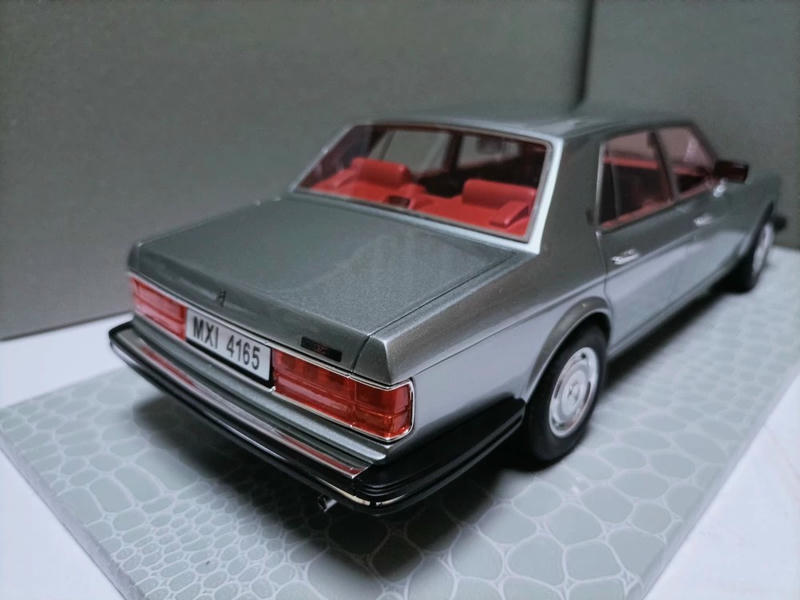 AMC 1:18 Rolls-Royce Silver Spirit Resin Model