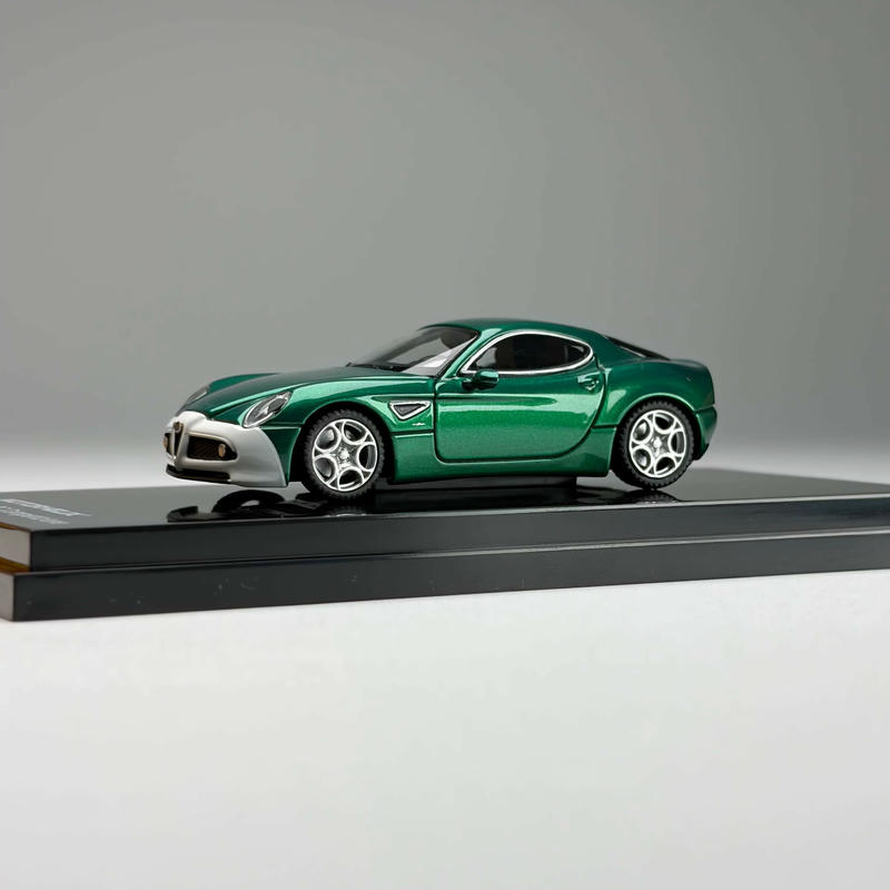 MotorHelix 1:64 Alfa Romeo 8C Competizione (2008) Diecast Model