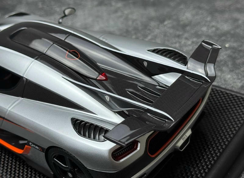 VMB 1:18 Koenigsegg ONE:1 Resin Model – White / Silver