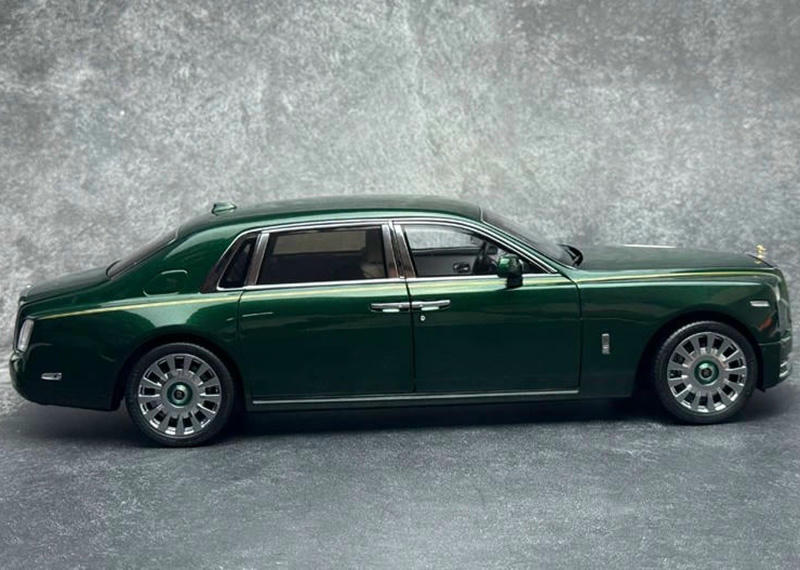 OEM 1:18 Rolls-Royce Phantom VIII Diecast Model