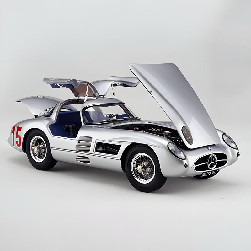 CMC 1:18 Mercedes-Benz 300 SLR 1955 Uhlenhaut Coupe Diecast Model – Silver (M-244 / M-245)