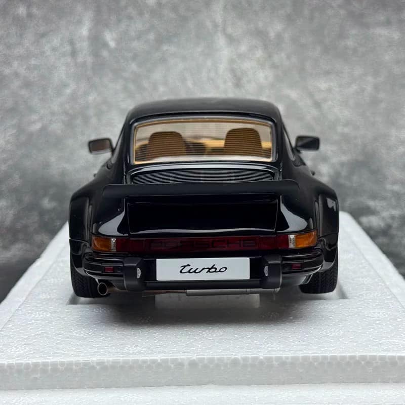 AUTOart 1:18 Porsche 911 (930) Turbo 3.0 Diecast Model Car