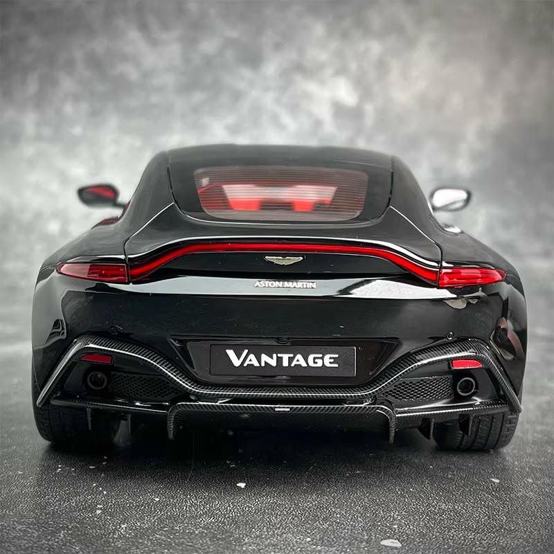 AUTOart 1:18 Aston Martin Vantage 2019 Alloy Diecast Model