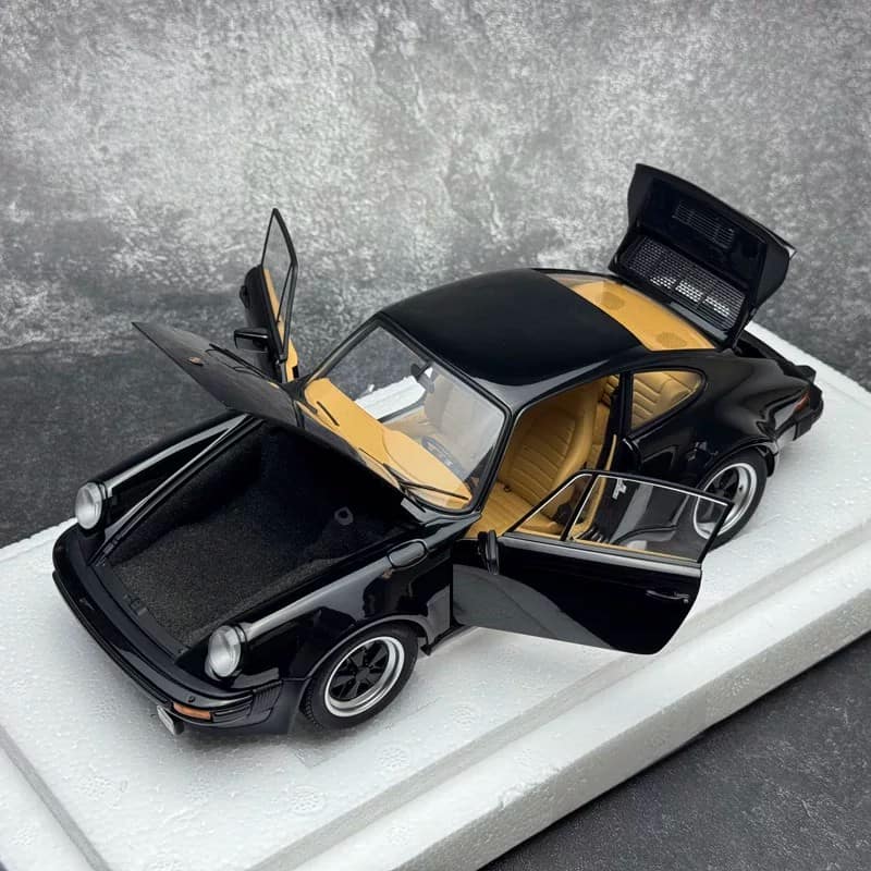 AUTOart 1:18 Porsche 911 (930) Turbo 3.0 Diecast Model Car