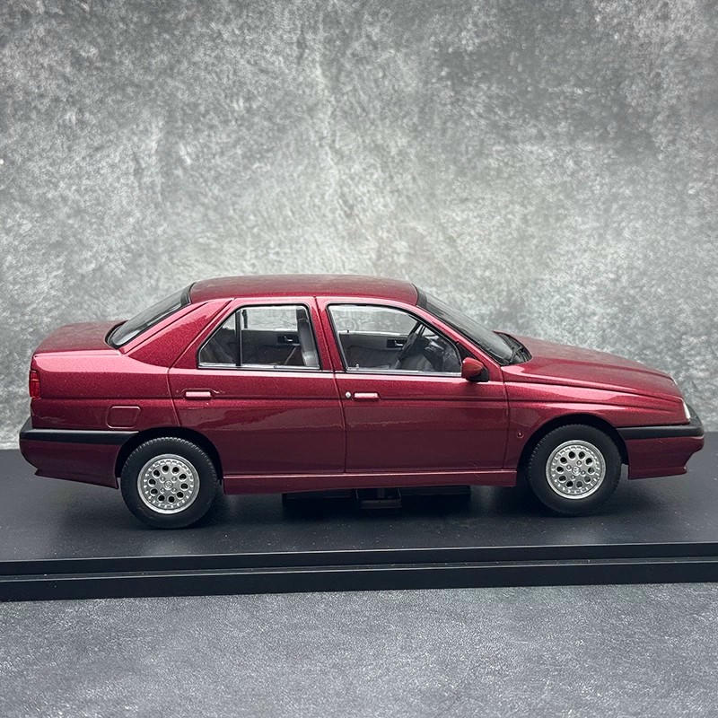 Alfa Romeo 155 Carabinieri 1996 1:18 KK Diecast Model Car