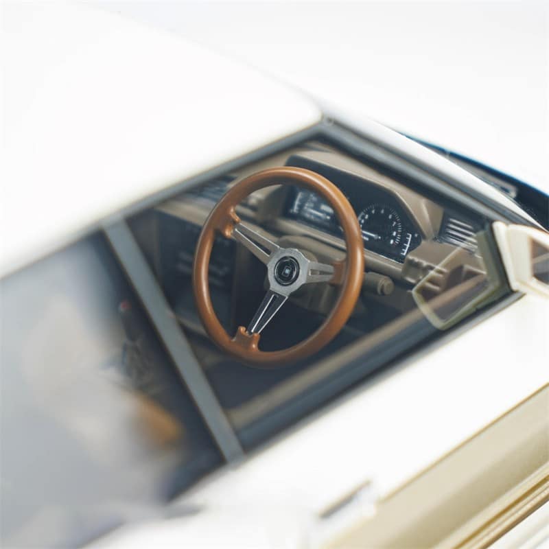 Ignition Model Toyota Mark II 1:18 Resin Model Car