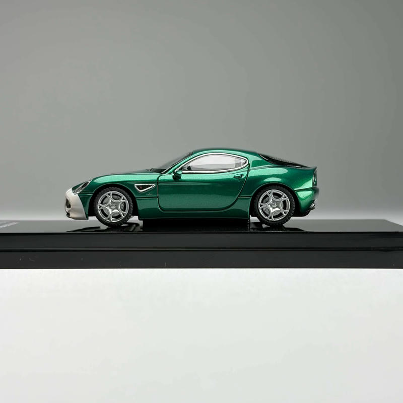 MotorHelix 1:64 Alfa Romeo 8C Competizione (2008) Diecast Model