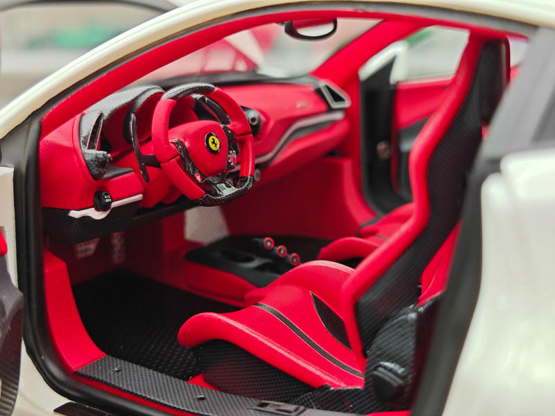 Dino Model 1:18 Ferrari 488 Pista Resin (Fully Open) Model