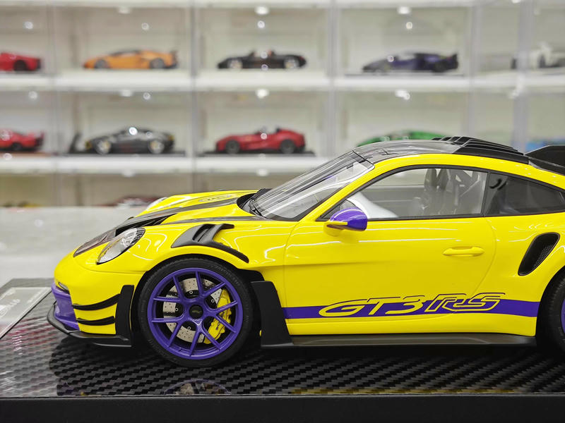 VIP Model 1:18 Porsche 911 GT3 RS Manthey Racing Resin Model