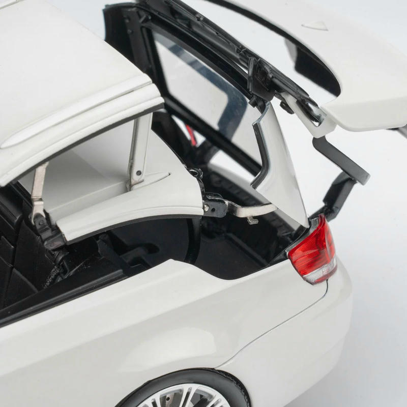 Kyosho 1:18 BMW M3 E93 Convertible Diecast Model