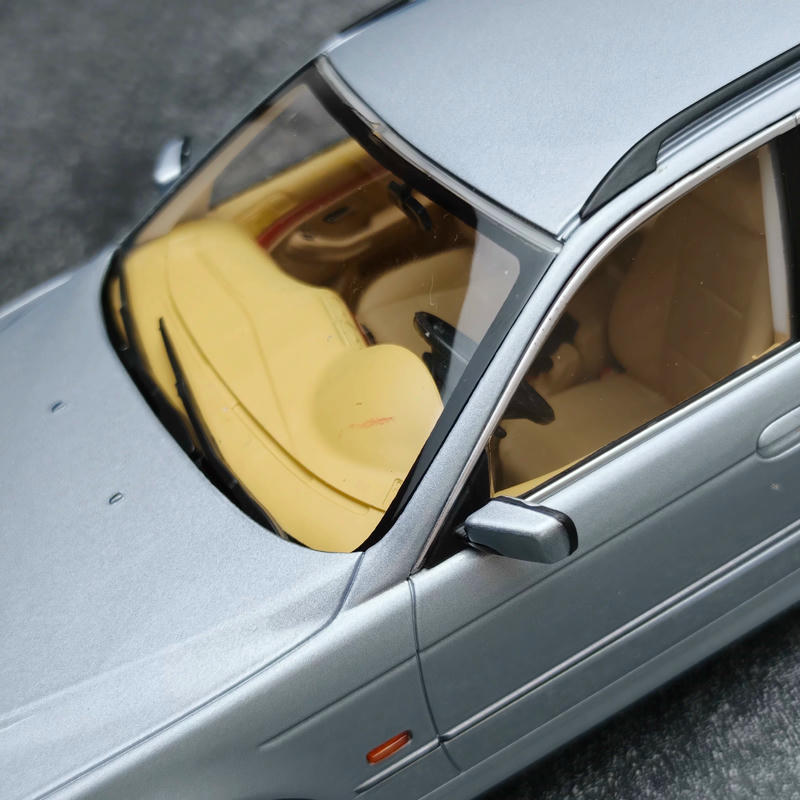 Triple9 1:18 BMW 5 Series Touring (E39) 1998 Diecast Model