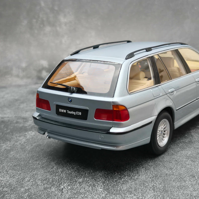 Triple9 1:18 BMW 5 Series Touring (E39) 1998 Diecast Model