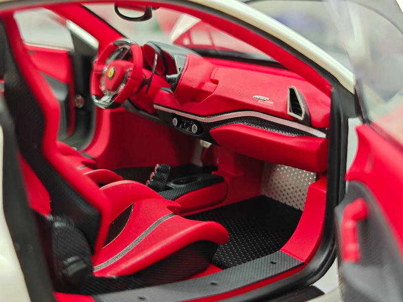 Dino Model 1:18 Ferrari 488 Pista Resin (Fully Open) Model