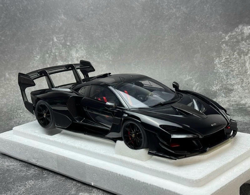 AUTOart 1:18 McLaren Senna GTR Diecast Model