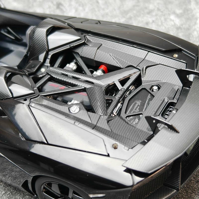 AUTOart 1:18 Lamborghini Aventador J LP700-4 Diecast Model
