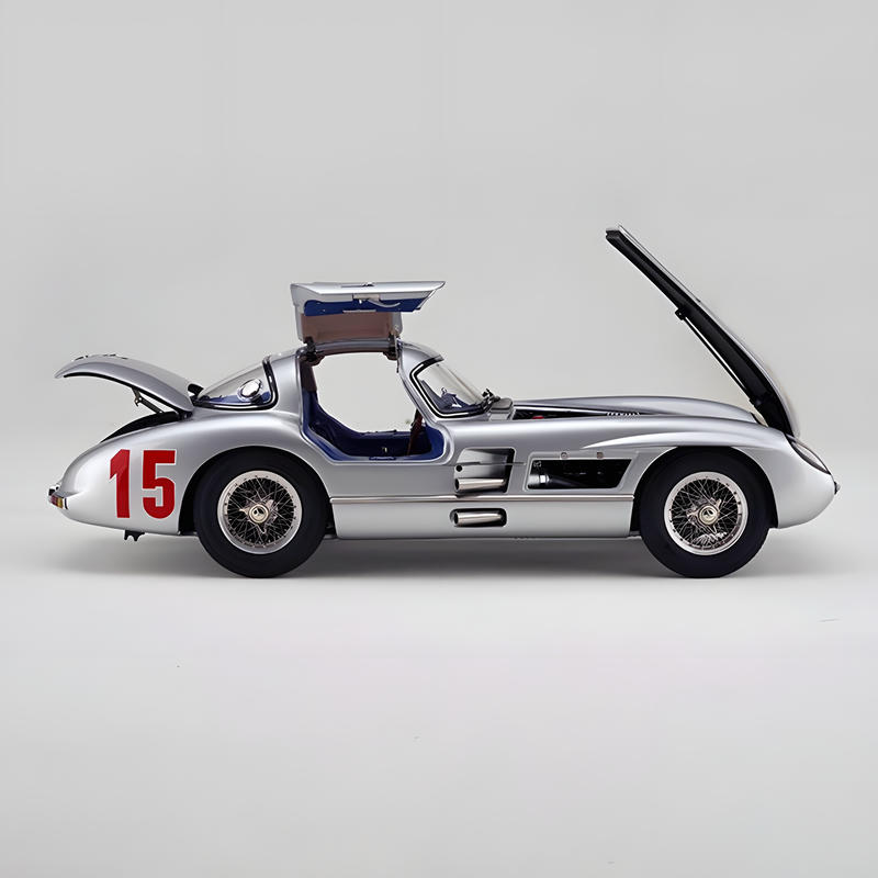 CMC 1:18 Mercedes-Benz 300 SLR 1955 Uhlenhaut Coupe Diecast Model – Silver (M-244 / M-245)