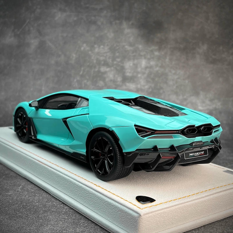 MR 1:18 Lamborghini Revuelto Resin Model – Christmas Edition
