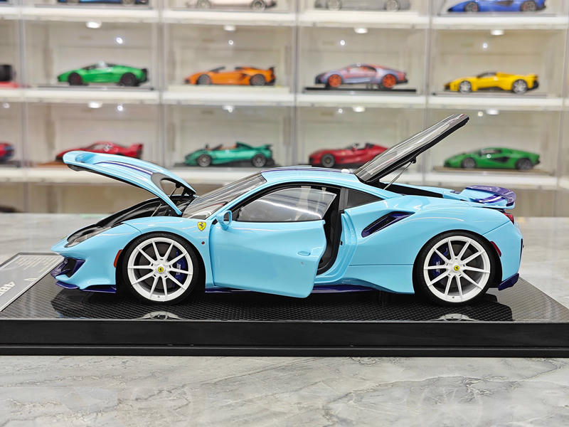 Dino Model 1:18 Ferrari 488 Pista Resin (Fully Open) Model