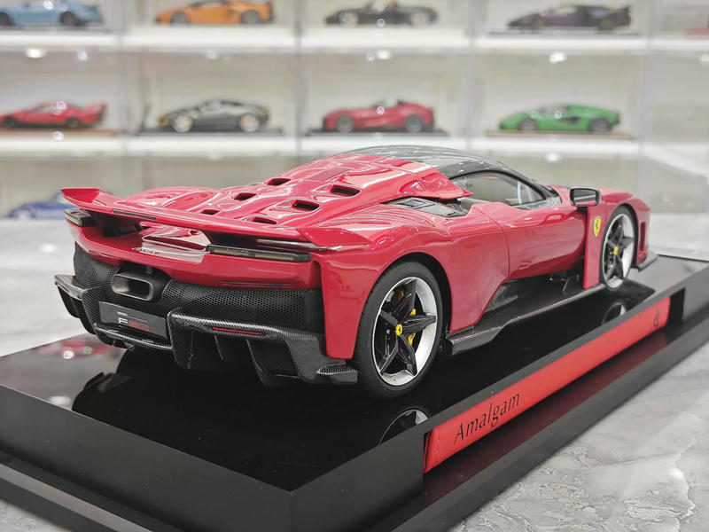 Amalgam 1:18 Ferrari F80 Resin Model Car
